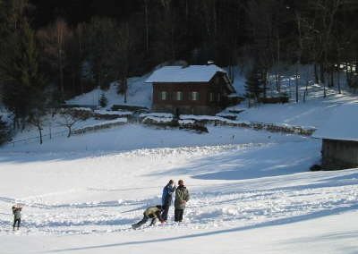 Wanderheim Hütte im Schnee