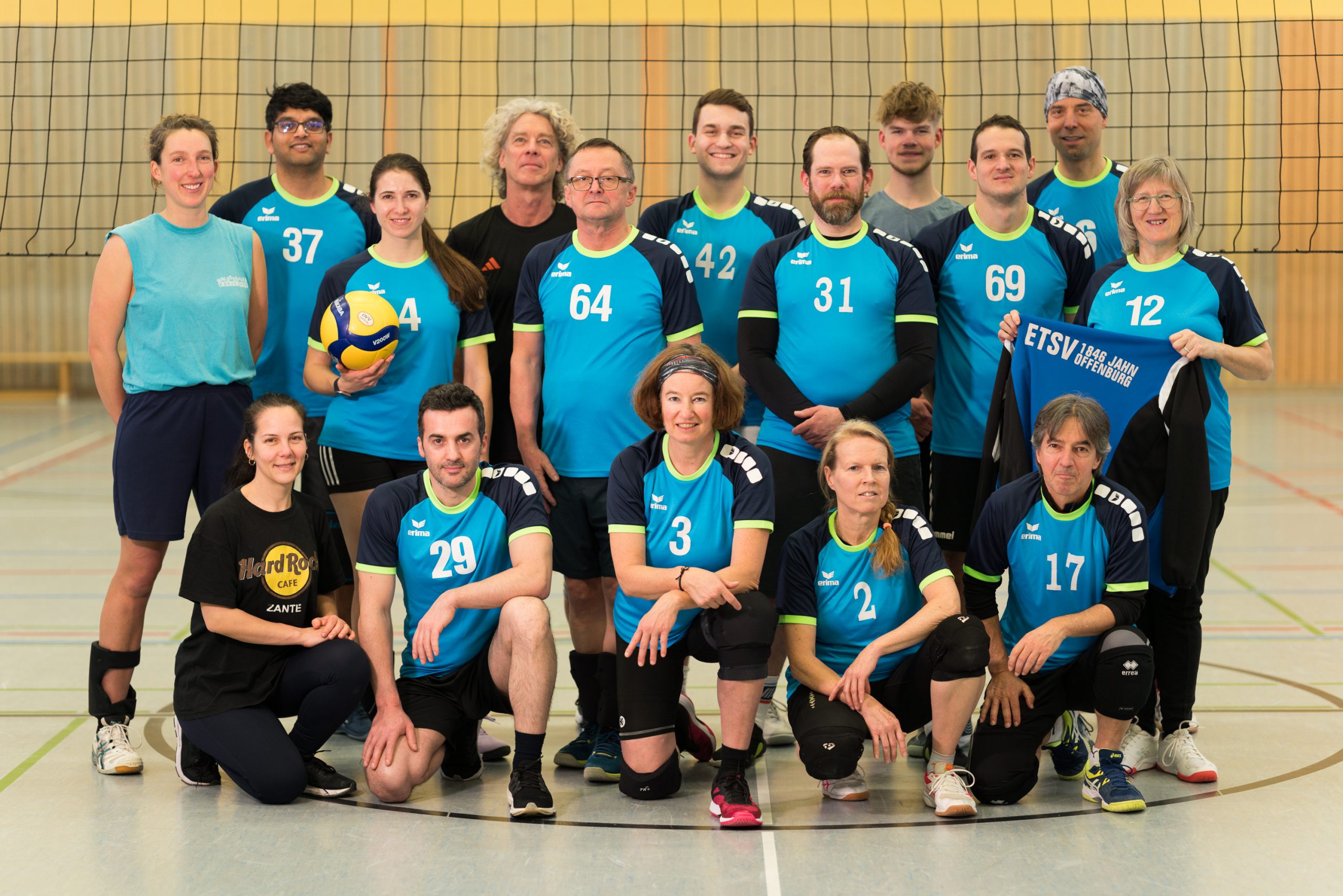 Badminton Schläger auf dem Hallenboden